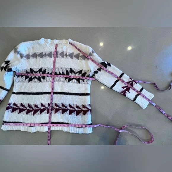 POL Luxe Chenille Aztec Boho
Southwestern Oversize White Sweater Sz Large - Picture 3 of 10